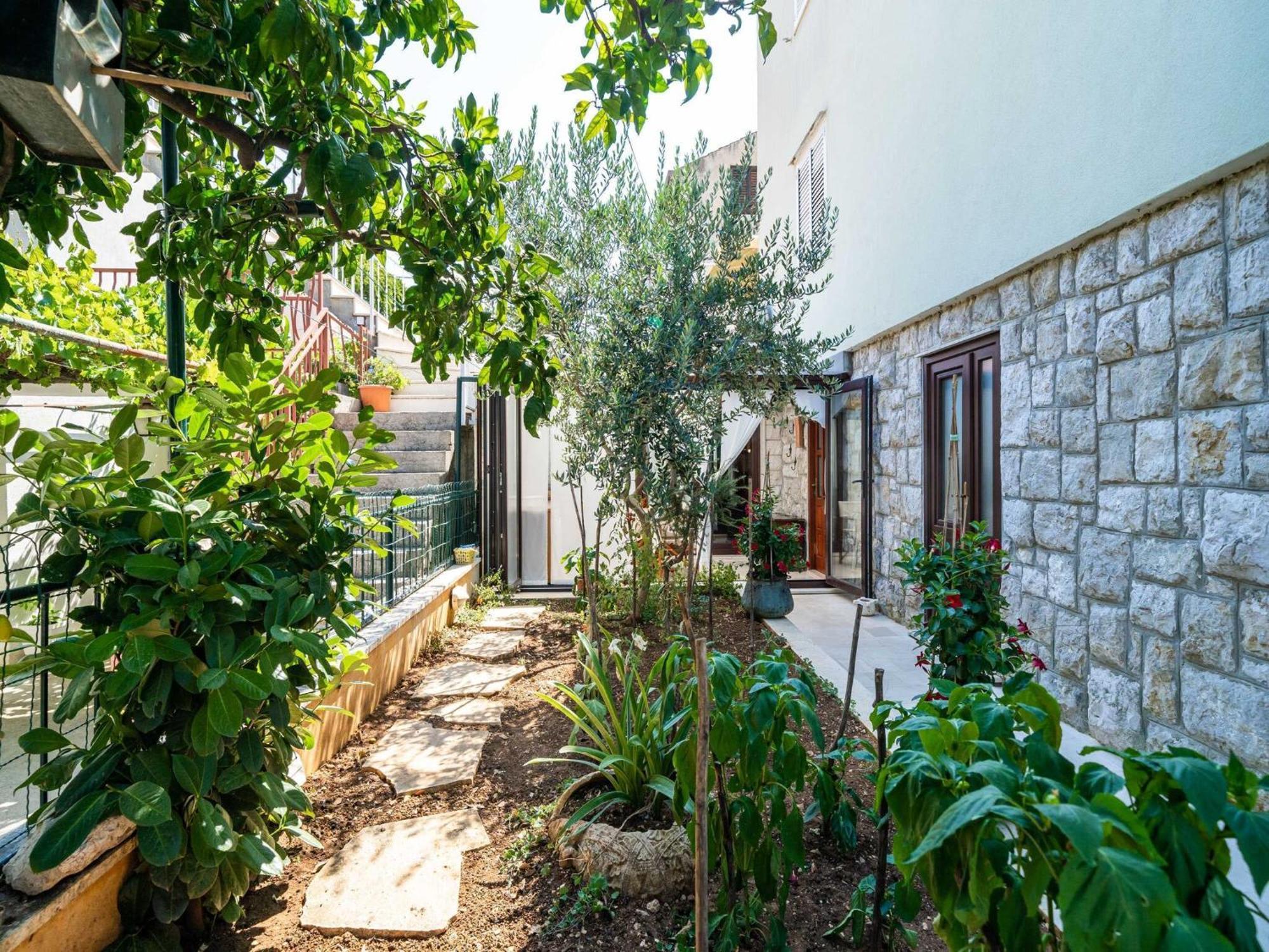 & Sunset - One Bedroom With Terrace And Garden View *