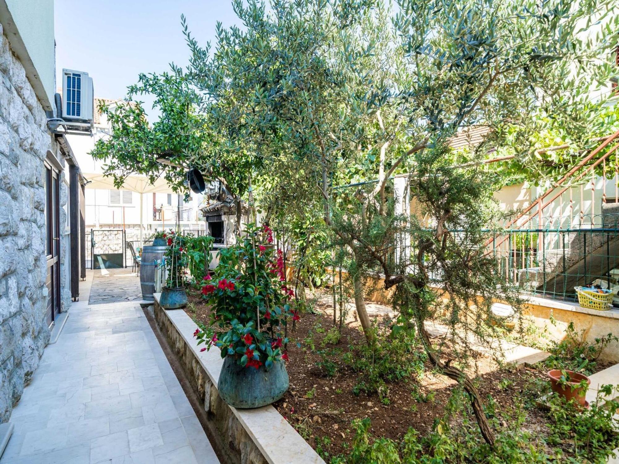 & Sunset - One Bedroom With Terrace And Garden View Apartment *